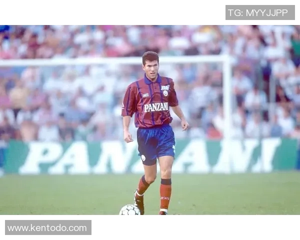 辉煌岁月中的传奇球员:回顾历史俄罗斯足球明星的巅峰时刻 辉煌岁月中的传奇球员:回顾历史俄罗斯足球明星的巅峰时刻